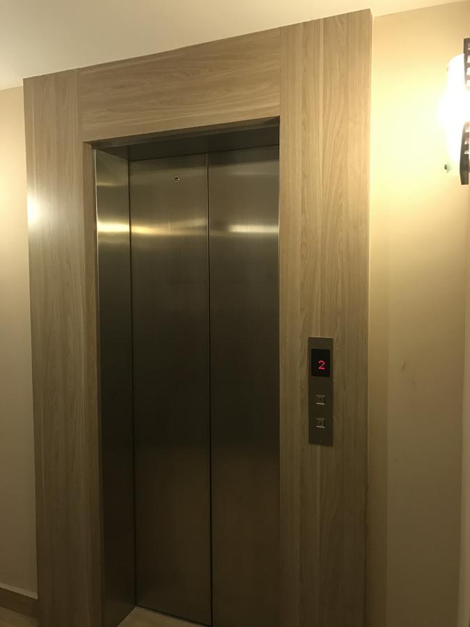 Se Two Hotel بترورث المظهر الخارجي الصورة